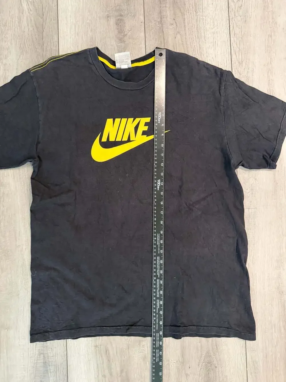 Y2K Vintage Nike Silver Tag Black and Yellow Swoosh Logo T-Shirt XL